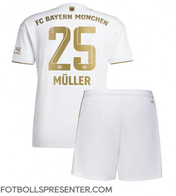 Bayern Munich Thomas Muller #25 Bortatröja Barn 2022-23 Kortärmad (+ korta byxor)
